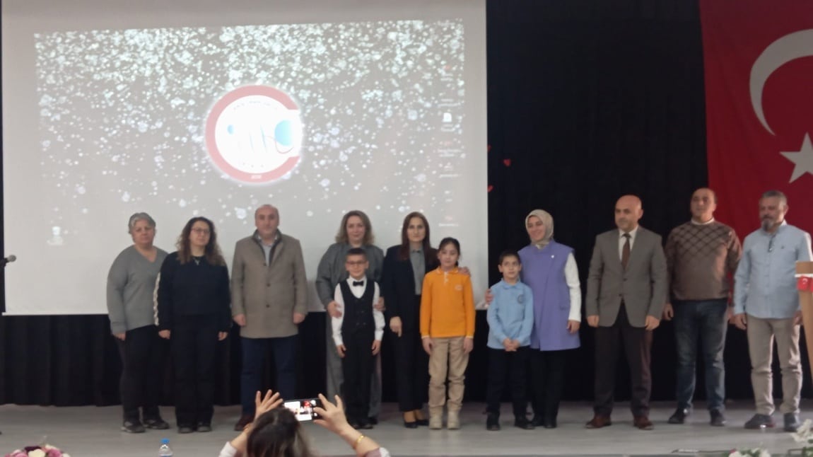 Okulumuz Öğrencisi Sefa Berk BEYAZOĞLU İstiklal Marşı'nı Güzel Okuma Yarışmasında İlçe 1.si oldu 